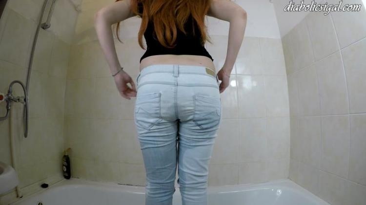 Janet - Piss and Shit in Light Jeans [2021 | 4k]