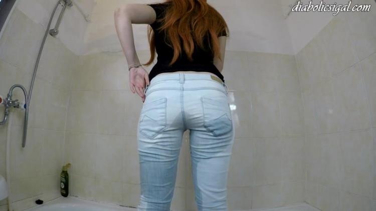 janet - Piss and Shit in Light Jeans [2021 | 4k]