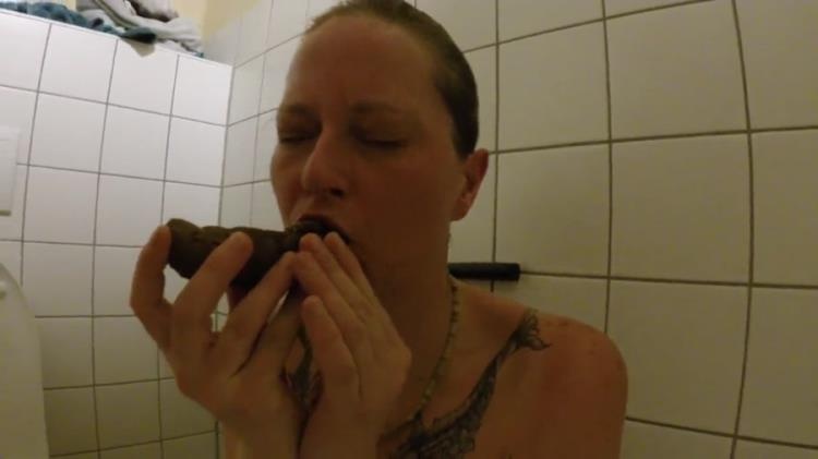 Anna - Shit snack on the sauna loo [2021 | FullHD]