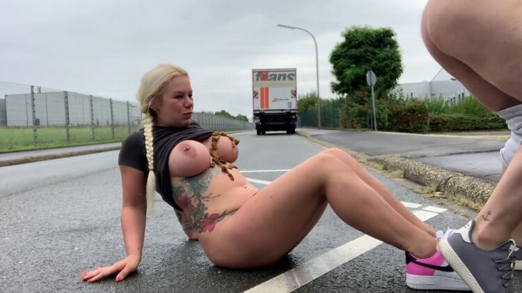 Devil Sophie - Hungry for sports - please shit me really full - Public on the roadside [2022 | FullHD]