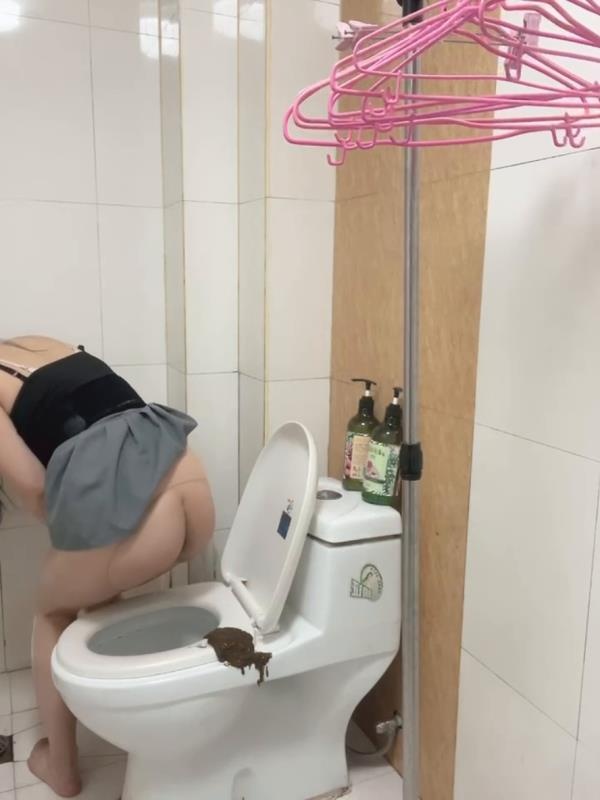 Longbao Chinese Woman in Toilet Talking. P1 [2025 | SD]