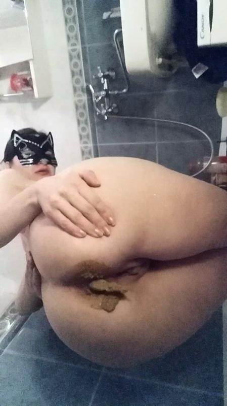 nastygirl - Sitting and total smearing in bathroom [2025 | SD]