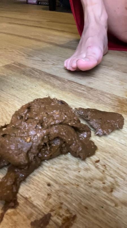 poop in red panties and put them in the ass,I smear shit on my face [2026 | SD]