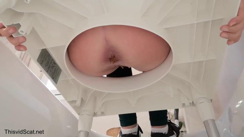Shitting in the Bathtub Through Chair. P1 [2026 | HD]